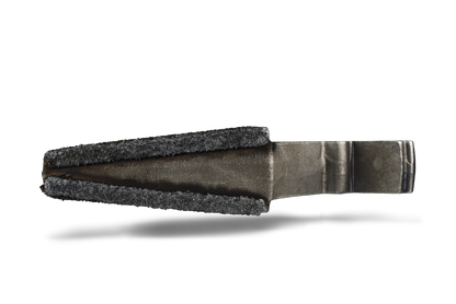 HRT® przeciwnóż pasujący do szybkoobrotowych rozdrabniaczy Doppstadt i Terex (pasujący do starego typu AK i TBGseries) z WearShield® wokół krawędzi