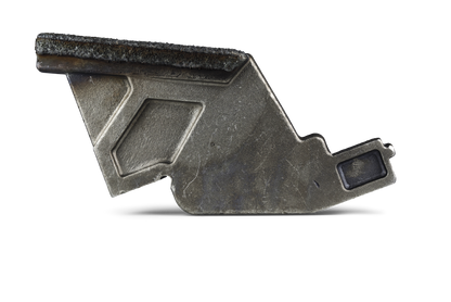 Przeciwnóż HRT® pasujący do szybkoobrotowych rozdrabniaczy Doppstadt i Terex (pasujący do starych serii AK i TBG) z osłoną WearShield® wokół całego przeciwnoża.